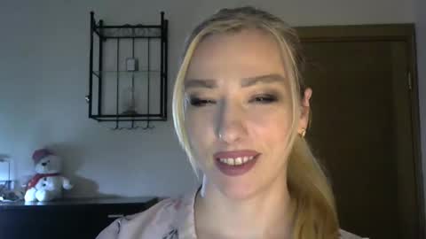 Snapshot of wild_silk_desire chatting on 03.04.25 Alina online show from 03.04.25