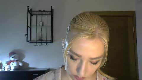 Snapshot of wild_silk_desire chatting on 03.10.25 Alina online show from 03.10.25