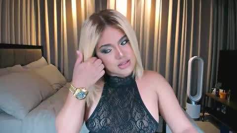 Snapshot of wildbelladonnats chatting on 11.19.25 BELLA online show from 11.19.25