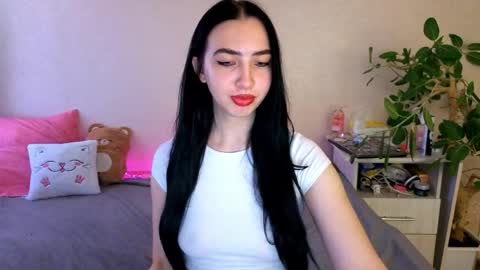 Snapshot of wildkittenx_ chatting on 06.05.26 Alena online show from 06.05.26