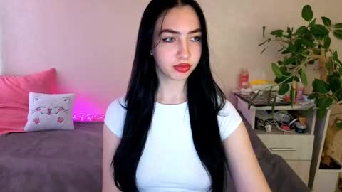 Snapshot of wildkittenx_ chatting on 06.06.26 Alena online show from 06.06.26