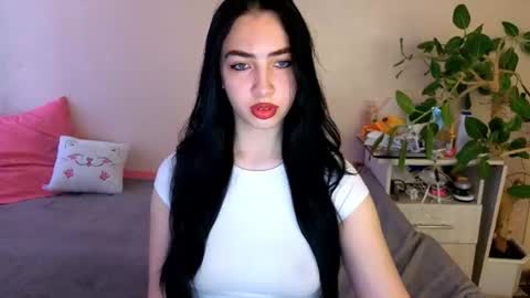 Snapshot of wildkittenx_ chatting on 06.10.26 Alena online show from 06.10.26