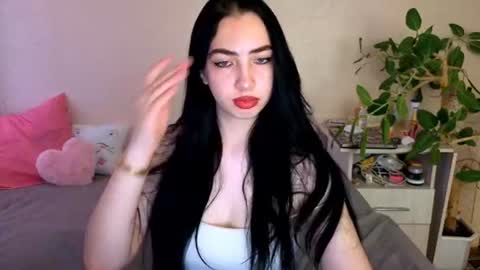 Snapshot of wildkittenx_ chatting on 06.15.26 Alena online show from 06.15.26