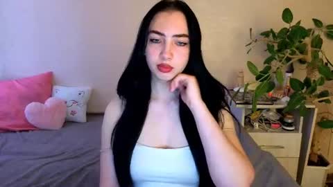 Snapshot of wildkittenx_ chatting on 06.17.26 Alena online show from 06.17.26
