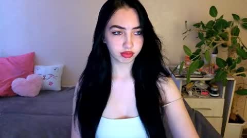 Snapshot of wildkittenx_ chatting on 06.18.26 Alena online show from 06.18.26