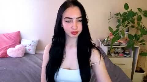 Snapshot of wildkittenx_ chatting on 06.18.26 Alena online show from 06.18.26