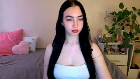 Snapshot of wildkittenx_ chatting on 06.19.26 Alena online show from 06.19.26