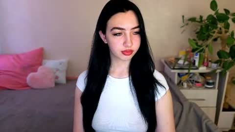 Snapshot of wildkittenx_ chatting on 06.25.26 Alena online show from 06.25.26