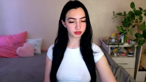 Snapshot of wildkittenx_ chatting on 06.25.26 Alena online show from 06.25.26