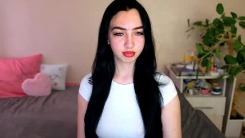Snapshot of wildkittenx_ chatting on 06.26.26 Alena online show from 06.26.26
