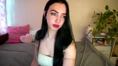 Snapshot of wildkittenx_ chatting on 07.04.26 Alena online show from 07.04.26