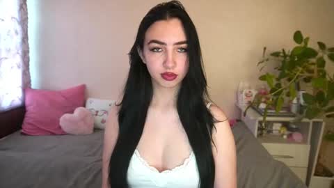 Snapshot of wildkittenx_ chatting on 07.05.26 Alena online show from 07.05.26