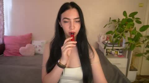 Snapshot of wildkittenx_ chatting on 07.17.26 Alena online show from 07.17.26