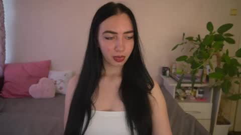 Snapshot of wildkittenx_ chatting on 07.25.26 Alena online show from 07.25.26