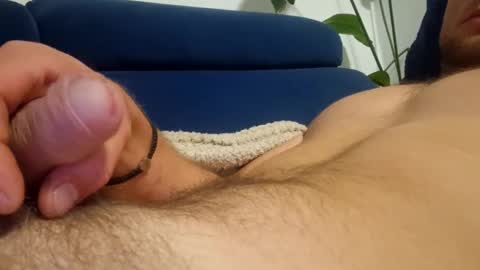 Snapshot of wildmike93 chatting on 10.04.25 wildmike93 online show from 10.04.25