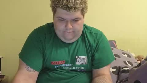 Snapshot of william_incredible chatting on 12.01.25 Willy online show from 12.01.25