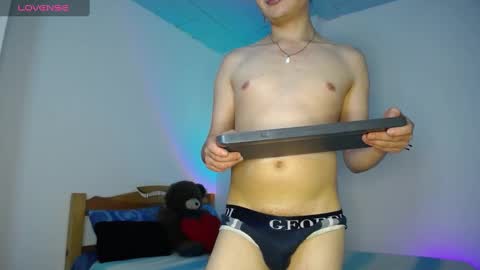 Snapshot of willmonkey chatting on 12.12.24 willmonkey online show from 12.12.24