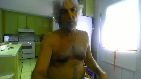 Snapshot of winedog2020 chatting on 07.27.26 Gundja Man online show from 07.27.26
