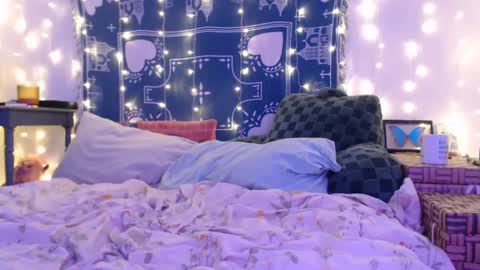 Eevie online show from 12.05.24