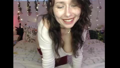 Snapshot of wingardiumleveveosa chatting on 04.28.26 Eevie online show from 04.28.26