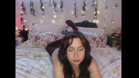 Snapshot of wingardiumleveveosa chatting on 05.12.26 Eevie online show from 05.12.26