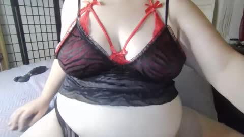 Snapshot of winnieatplay chatting on 10.30.25 Winnie online show from 10.30.25