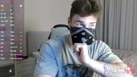 Snapshot of wizloverr chatting on 06.17.26 WizLoverr online show from 06.17.26