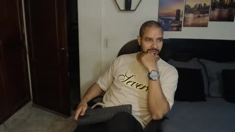 Magnus Dark independent model online show from 01.07.25