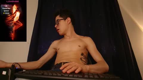  W O L F  online show from 10.07.25