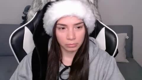 Snapshot of wolfs_daughter chatting on 12.21.24 Alex online show from 12.21.24