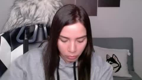 Snapshot of wolfs_daughter chatting on 12.31.24 Alex online show from 12.31.24