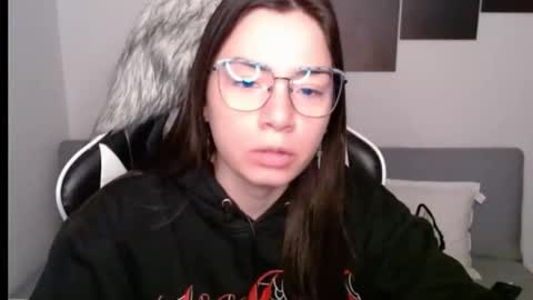 Snapshot of wolfs_daughter chatting on 09.15.25 Alex online show from 09.15.25