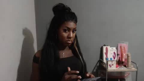 Snapshot of wonderfullight chatting on 05.12.26 SHENIEL RODRIGUEZ online show from 05.12.26