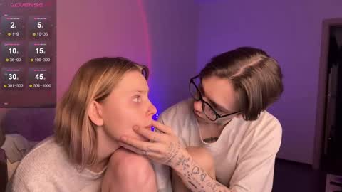 Snapshot of worldofllove chatting on 02.23.25 Arnika and Simon online show from 02.23.25