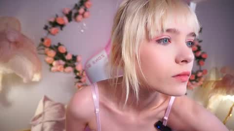 Snapshot of wow_angel chatting on 05.22.26 wow_angel online show from 05.22.26
