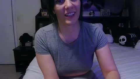 Snapshot of wrenleigh chatting on 04.24.26 Crystal Lake online show from 04.24.26