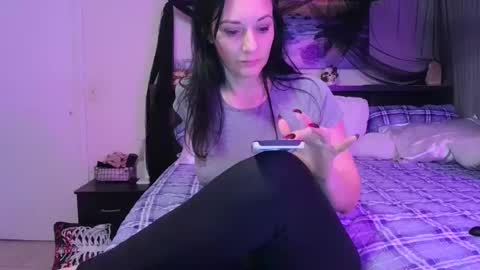 Snapshot of wrenleigh chatting on 05.21.26 Crystal Lake online show from 05.21.26
