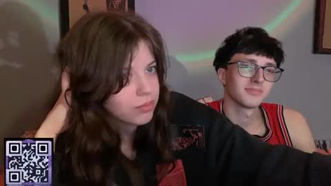 Snapshot of x_files_t chatting on 09.23.25 Philipp and Este online show from 09.23.25