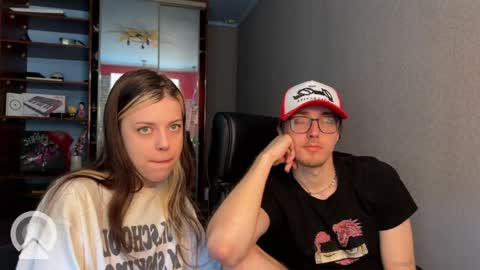 Snapshot of x_files_t chatting on 05.10.26 Philipp and Este online show from 05.10.26