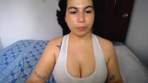 Snapshot of x_mia28 chatting on 11.12.25 MIA online show from 11.12.25