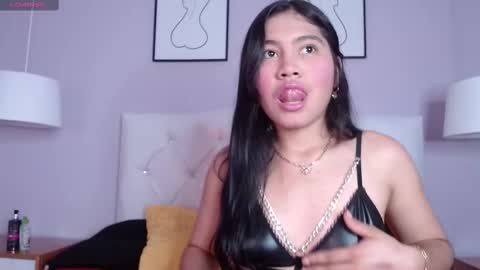 Snapshot of xaander_ chatting on 09.23.25 aurora  online show from 09.23.25