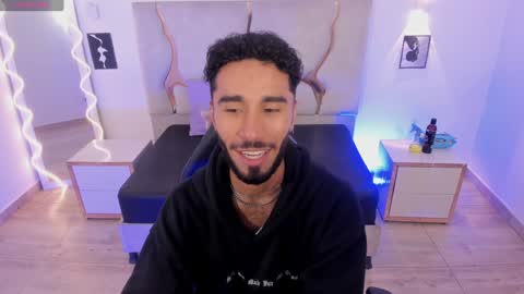 ISSANDER online show from 02.08.25