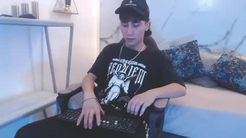 xandergrey8 online show from 04.15.26