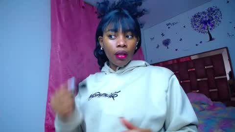 Snapshot of xayunrin chatting on 01.28.25 xayu online show from 01.28.25