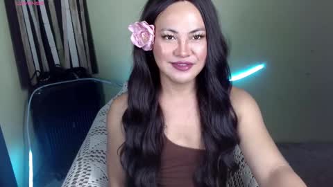 Snapshot of xcalisthra_69x chatting on 12.01.25 Godess Lucy online show from 12.01.25