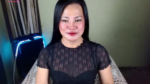 Snapshot of xcalisthra_69x chatting on 12.14.25 Godess Lucy online show from 12.14.25