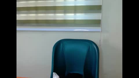 Snapshot of xcreamypussy chatting on 02.21.25 xcreamypussy online show from 02.21.25