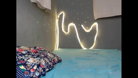 Snapshot of xcreamypussy chatting on 03.10.25 xcreamypussy online show from 03.10.25