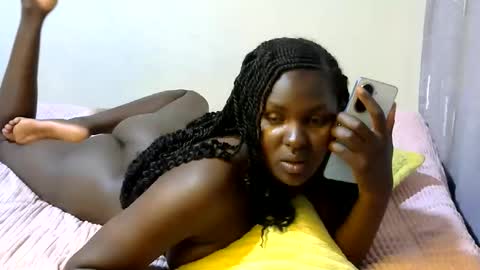 Snapshot of xeenah chatting on 05.21.26 xeenah online show from 05.21.26