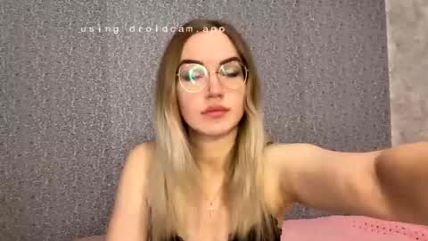 Snapshot of xelindria chatting on 12.22.25 Helen online show from 12.22.25